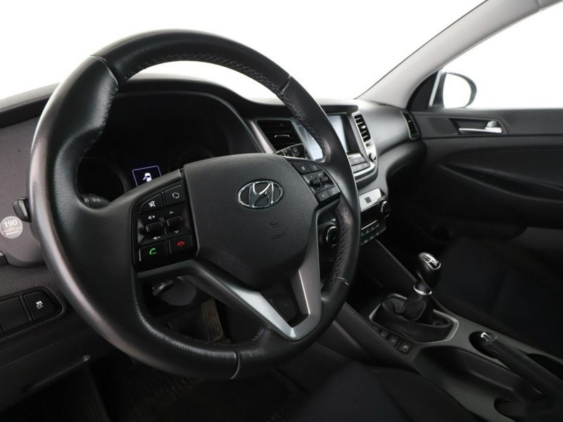Hyundai Tucson klima auto navi grzane fotele kamera i czujniki parkowania III (2015-2020)