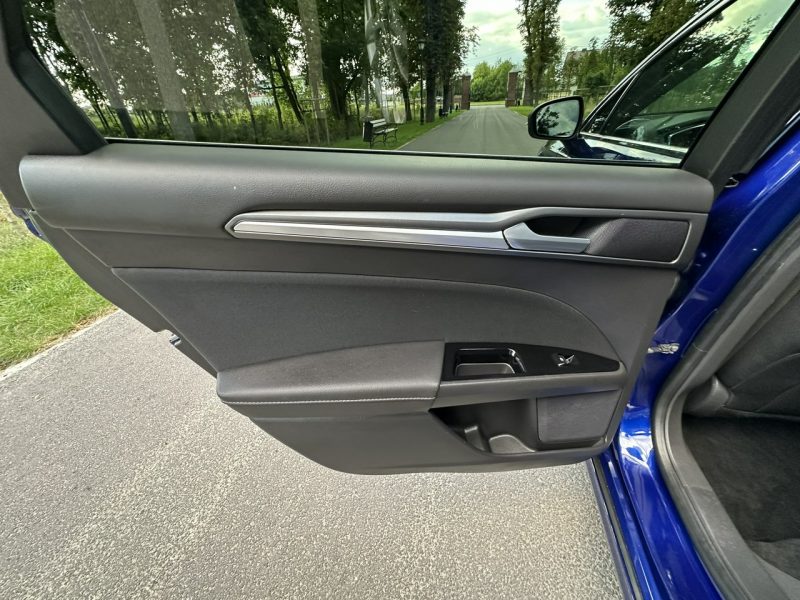 Ford Mondeo MK5 2.0 TDCI 150 Koni Convers Titanium Led Navi PowerShift Alu 17 Mk5 (2014-)