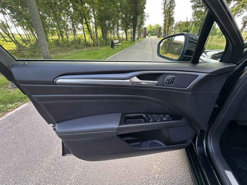 Ford Mondeo MK5 2.0 TDCI 180 Koni Convers Titanium Led Navi PowerShift Alu 17 Mk5 (2014-)
