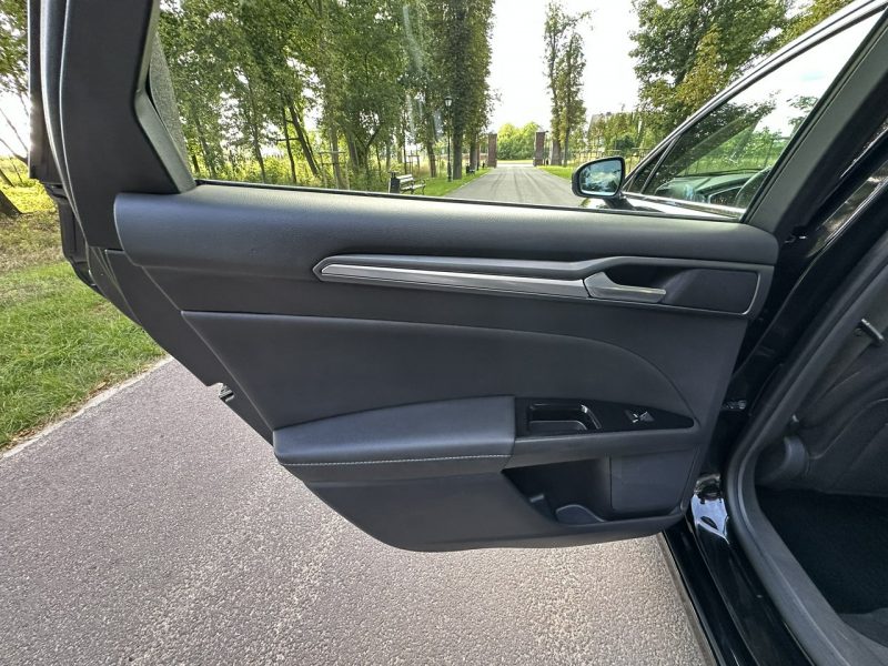 Ford Mondeo MK5 2.0 TDCI 180 Koni Convers Titanium Led Navi PowerShift Alu 17 Mk5 (2014-)