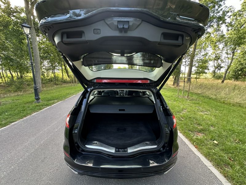 Ford Mondeo MK5 2.0 TDCI 180 Koni Convers Titanium Led Navi PowerShift Alu 17 Mk5 (2014-)