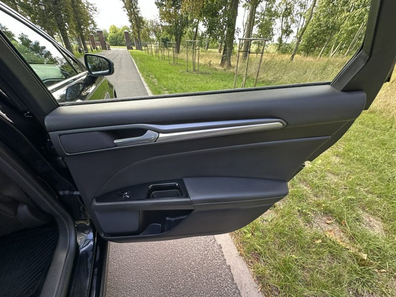 Ford Mondeo MK5 2.0 TDCI 180 Koni Convers Titanium Led Navi PowerShift Alu 17 Mk5 (2014-)