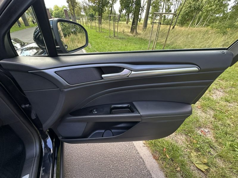 Ford Mondeo MK5 2.0 TDCI 180 Koni Convers Titanium Led Navi PowerShift Alu 17 Mk5 (2014-)