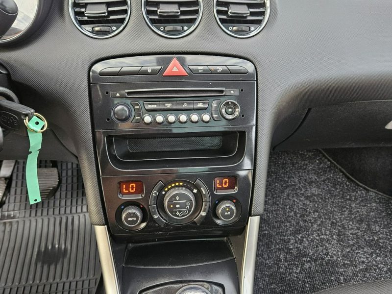 Peugeot 308 SW Opłacony Zadbany Serwisowany 7 os Panorama Klima Alu 2 kmpl kół 1Wł II (2011-2013)