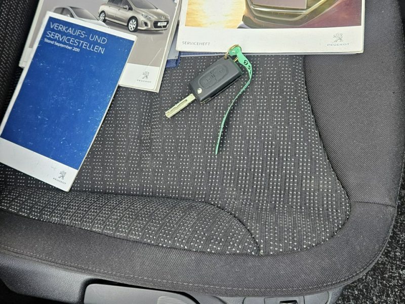 Peugeot 308 SW Opłacony Zadbany Serwisowany 7 os Panorama Klima Alu 2 kmpl kół 1Wł II (2011-2013)