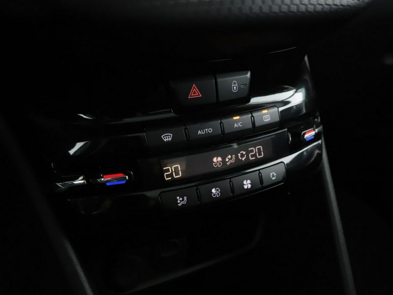 Peugeot 2008 1.2 Benzyna Crossway Klimatyzacja Tempomat Nawigacja Kamera LED I (2013-2019)