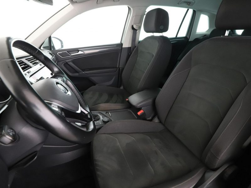 Volkswagen Tiguan 4x4 DSG LED klima auto czujniki parkowania grzane fotele i kanapa II (2016-2024)