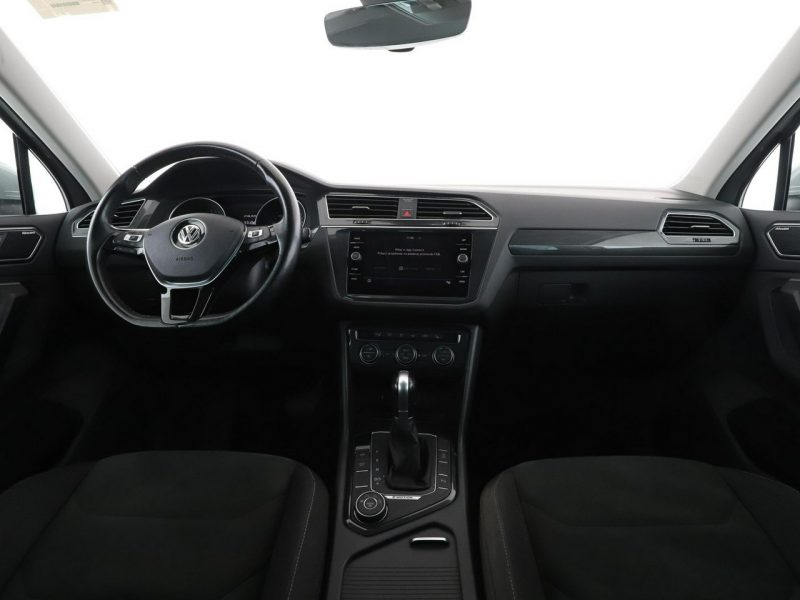 Volkswagen Tiguan 4x4 DSG LED klima auto czujniki parkowania grzane fotele i kanapa II (2016-2024)
