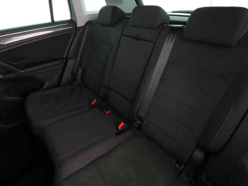 Volkswagen Tiguan 4x4 DSG LED klima auto czujniki parkowania grzane fotele i kanapa II (2016-2024)