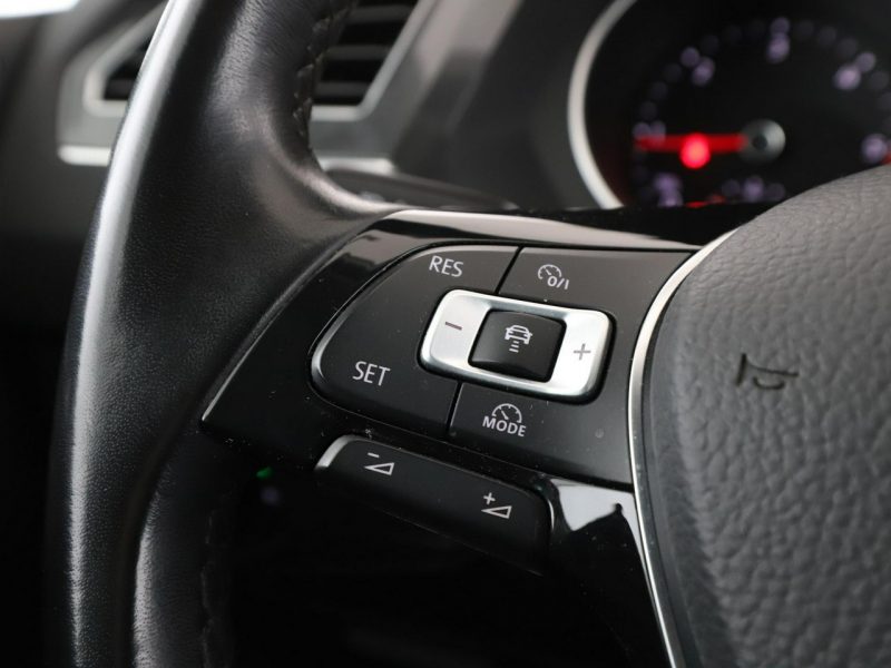 Volkswagen Tiguan 4x4 DSG LED klima auto czujniki parkowania grzane fotele i kanapa II (2016-2024)