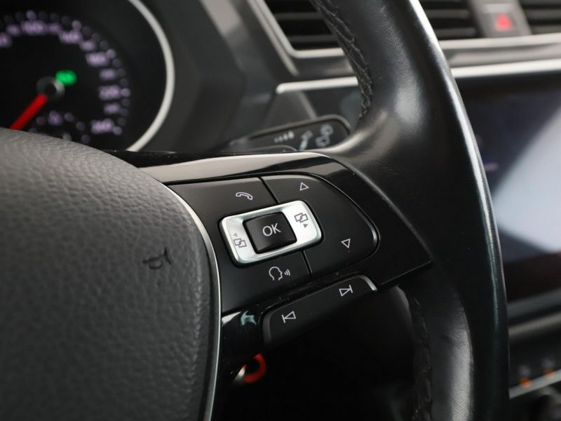 Volkswagen Tiguan 4x4 DSG LED klima auto czujniki parkowania grzane fotele i kanapa II (2016-2024)