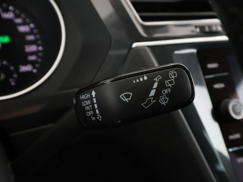 Volkswagen Tiguan 4x4 DSG LED klima auto czujniki parkowania grzane fotele i kanapa II (2016-2024)