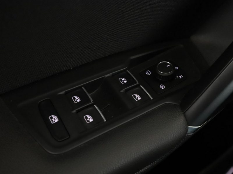 Volkswagen Tiguan 4x4 DSG LED klima auto czujniki parkowania grzane fotele i kanapa II (2016-2024)