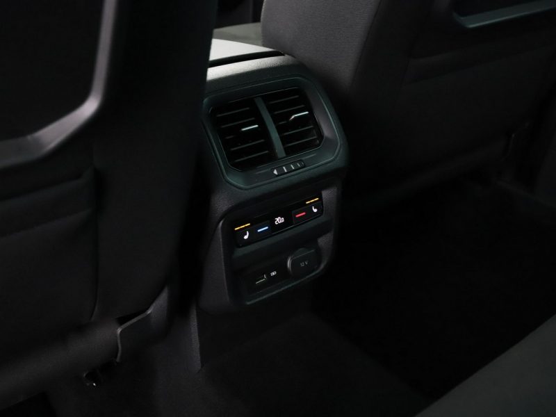 Volkswagen Tiguan 4x4 DSG LED klima auto czujniki parkowania grzane fotele i kanapa II (2016-2024)