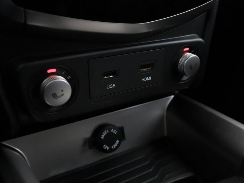 SsangYong Tivoli automat grzane fotele hak kamera tempomat Bluetooth klima-auto