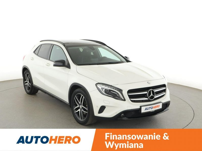 Mercedes GLA 200 automat grzane fotele navi panorama półskóra kamera tempomat