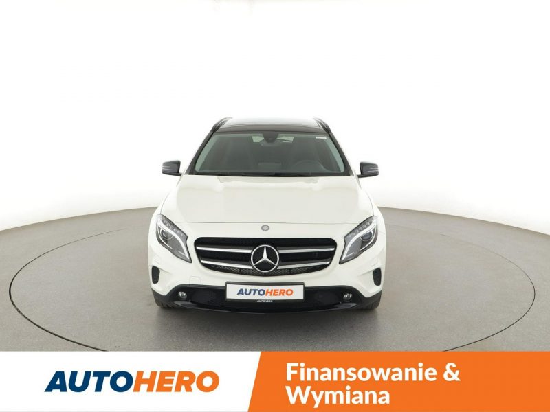 Mercedes GLA 200 automat grzane fotele navi panorama półskóra kamera tempomat