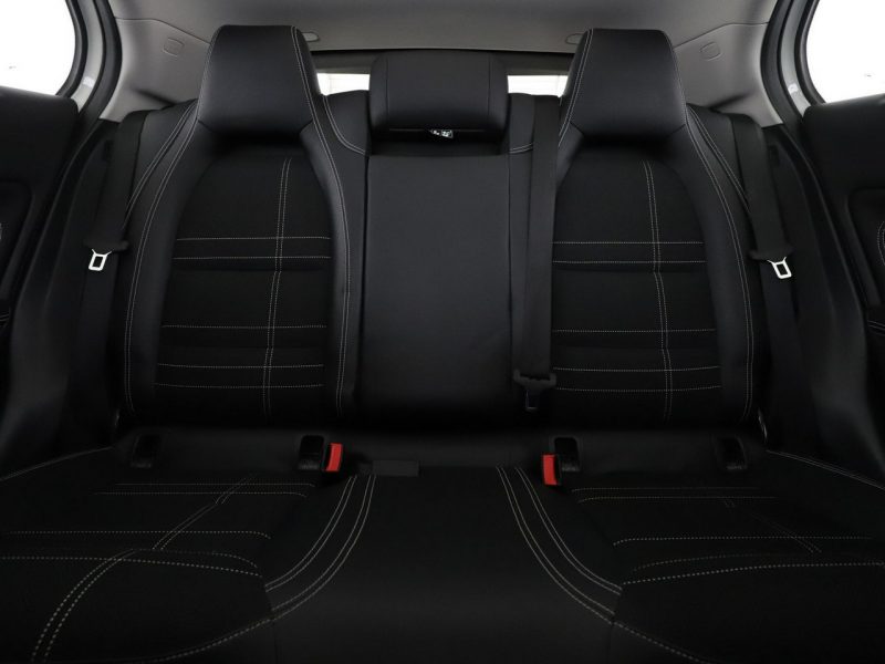 Mercedes GLA 200 automat grzane fotele navi panorama półskóra kamera tempomat