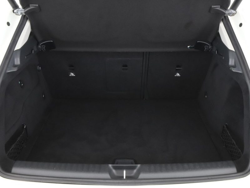 Mercedes GLA 200 automat grzane fotele navi panorama półskóra kamera tempomat