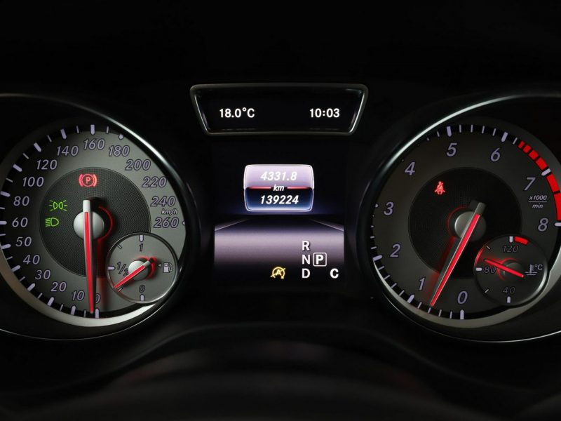 Mercedes GLA 200 automat grzane fotele navi panorama półskóra kamera tempomat