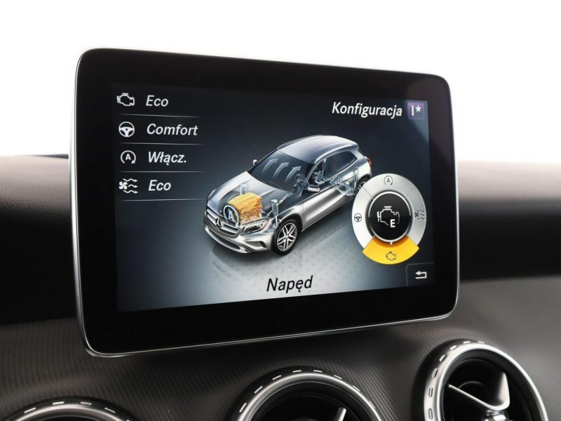 Mercedes GLA 200 automat grzane fotele navi panorama półskóra kamera tempomat
