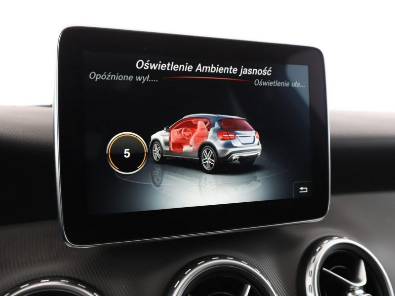 Mercedes GLA 200 automat grzane fotele navi panorama półskóra kamera tempomat