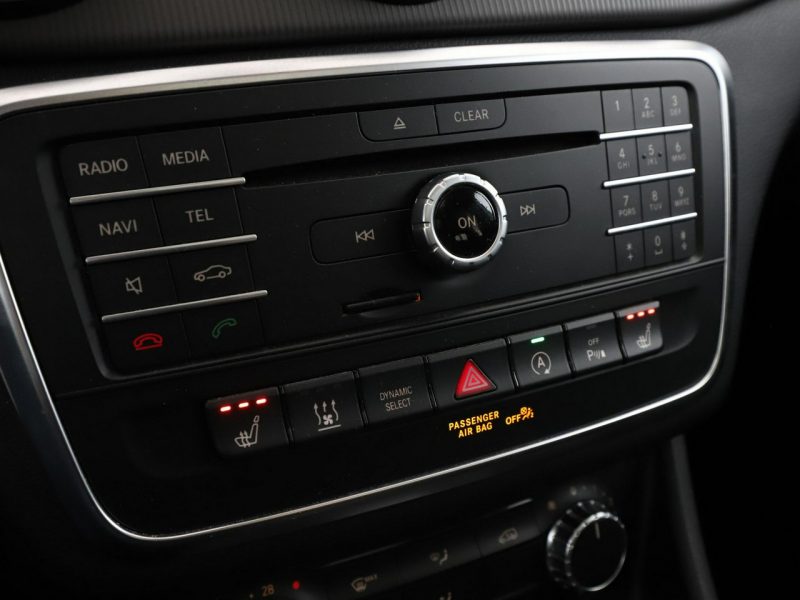 Mercedes GLA 200 automat grzane fotele navi panorama półskóra kamera tempomat