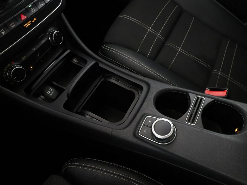 Mercedes GLA 200 automat grzane fotele navi panorama półskóra kamera tempomat