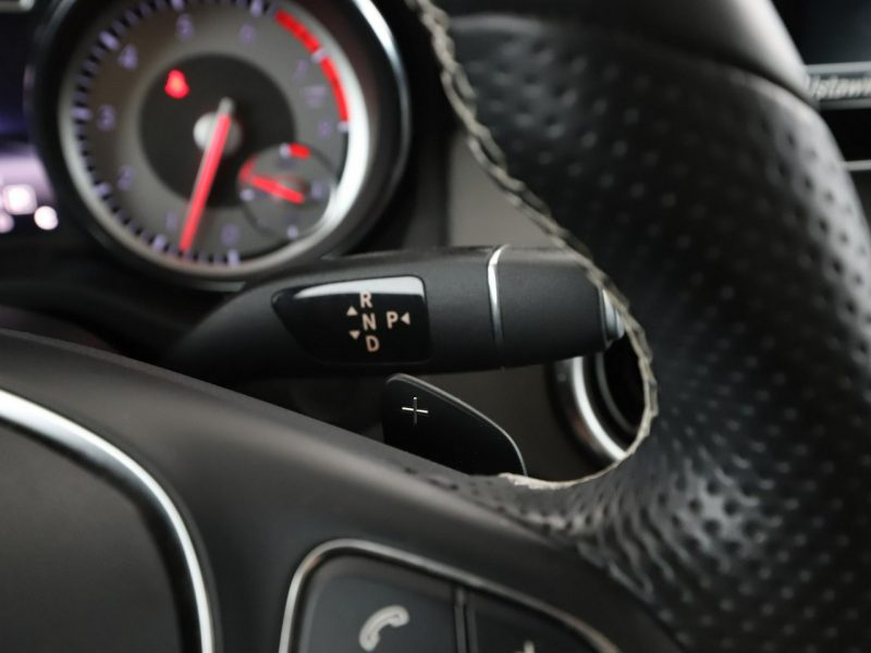 Mercedes GLA 200 automat grzane fotele navi panorama półskóra kamera tempomat