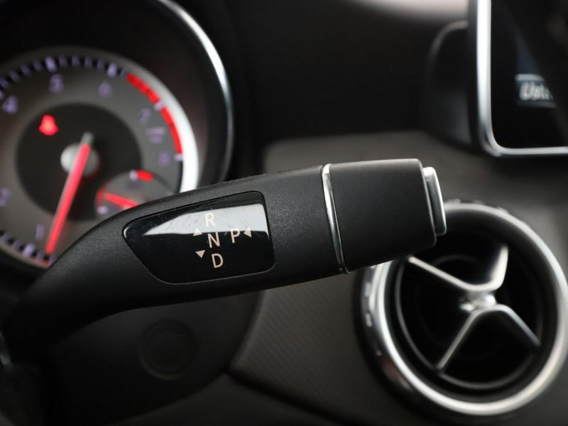 Mercedes GLA 200 automat grzane fotele navi panorama półskóra kamera tempomat