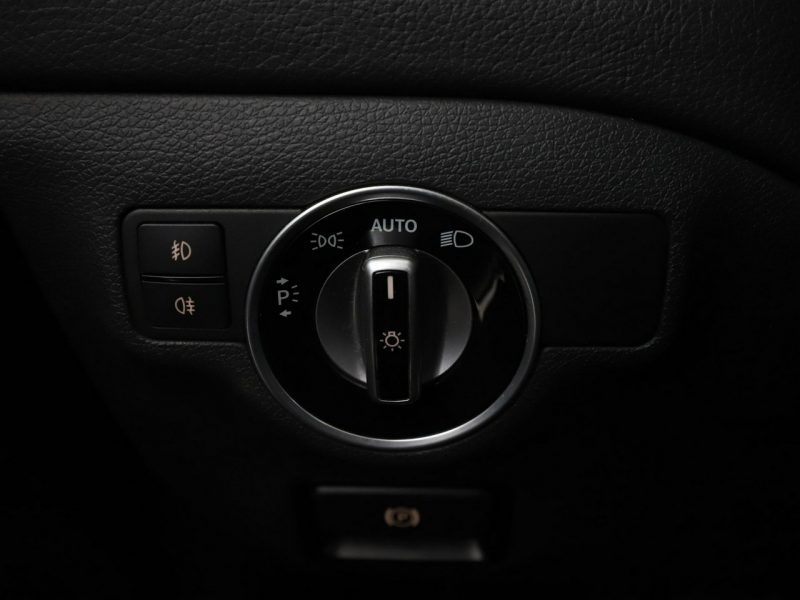 Mercedes GLA 200 automat grzane fotele navi panorama półskóra kamera tempomat