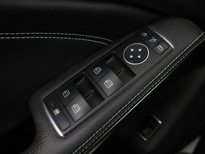 Mercedes GLA 200 automat grzane fotele navi panorama półskóra kamera tempomat