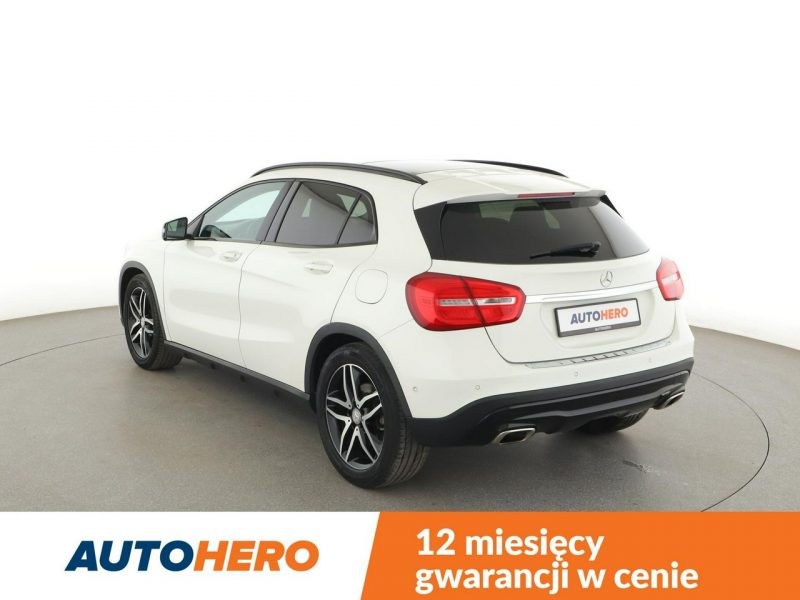 Mercedes GLA 200 automat grzane fotele navi panorama półskóra kamera tempomat