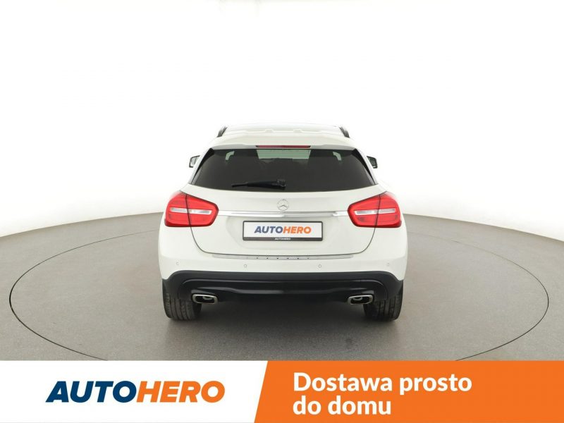 Mercedes GLA 200 automat grzane fotele navi panorama półskóra kamera tempomat