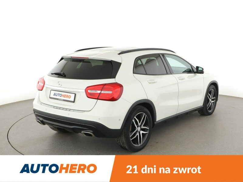 Mercedes GLA 200 automat grzane fotele navi panorama półskóra kamera tempomat