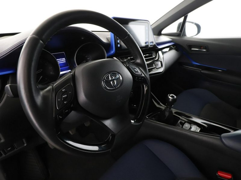 Toyota C-HR navi klima auto kamera cofania grzane fotele