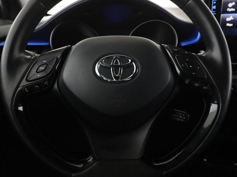 Toyota C-HR navi klima auto kamera cofania grzane fotele