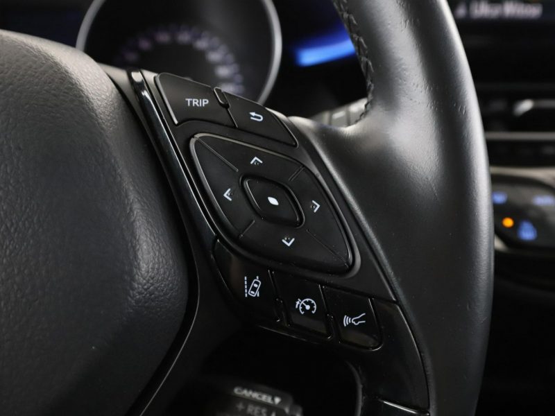 Toyota C-HR navi klima auto kamera cofania grzane fotele