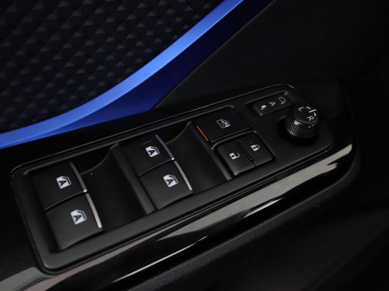 Toyota C-HR navi klima auto kamera cofania grzane fotele