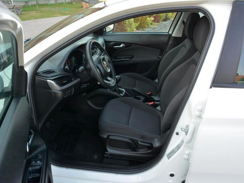 Fiat Tipo 1.4 16V(95km) 69 tys. km. Przebiegu Parktronic Jak nowy Alu Nowe Opony II (2016-)