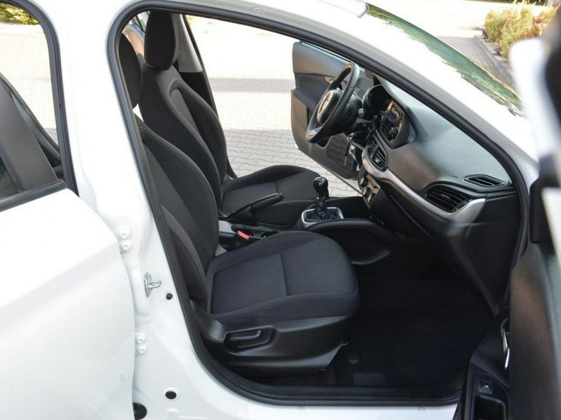Fiat Tipo 1.4 16V(95km) 69 tys. km. Przebiegu Parktronic Jak nowy Alu Nowe Opony II (2016-)