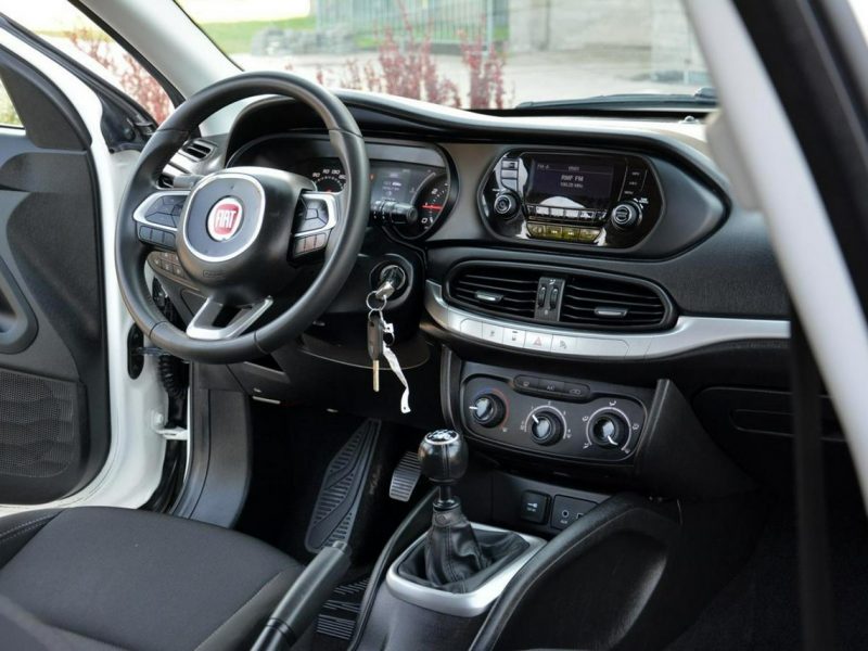 Fiat Tipo 1.4 16V(95km) 69 tys. km. Przebiegu Parktronic Jak nowy Alu Nowe Opony II (2016-)