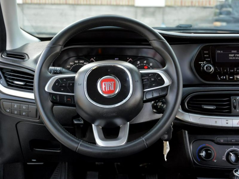 Fiat Tipo 1.4 16V(95km) 69 tys. km. Przebiegu Parktronic Jak nowy Alu Nowe Opony II (2016-)