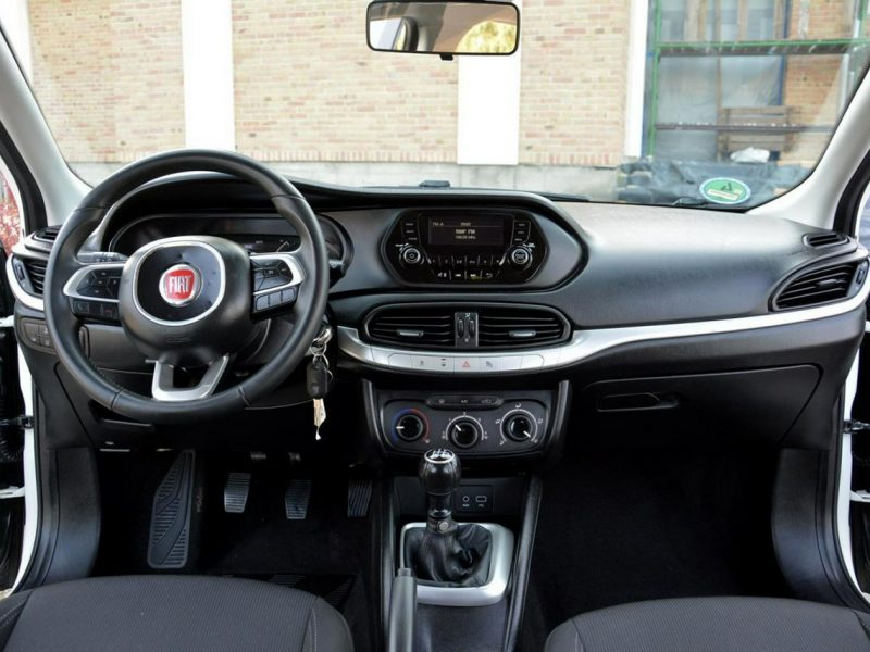 Fiat Tipo 1.4 16V(95km) 69 tys. km. Przebiegu Parktronic Jak nowy Alu Nowe Opony II (2016-)