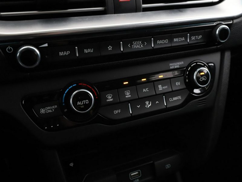 Kia Niro 64 kWh Premium Panorama Navi ACC Grzana Wentylowana Skóra Kamera JBL