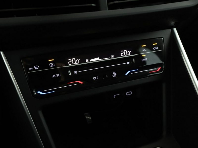 Volkswagen Taigo Life virtual cockpit navi PDC climatronic ACC LED