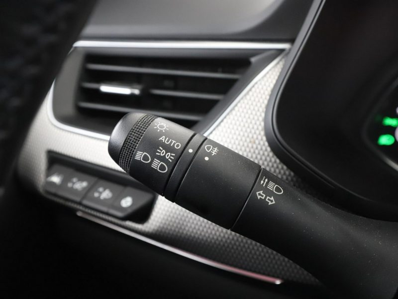 Renault Arkana Automat Navi Klimatyzacja Podgrzewane fotele Czujniki parkowania Bluet
