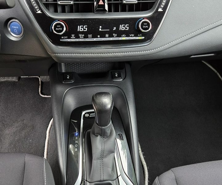 Toyota Corolla 1.8 HSD 122KM FV 23% 76 tyś km!!! Ast. Pasa Kamera Grzane fotele! E21 (2019-)