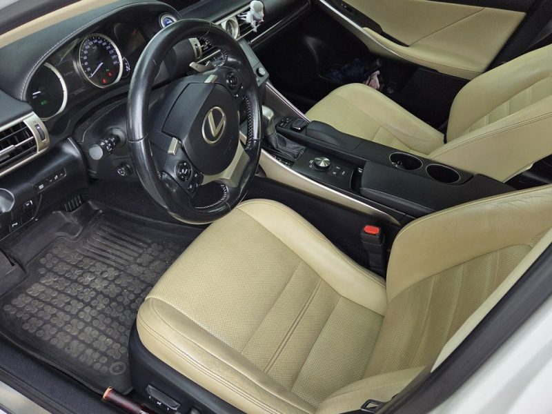Lexus IS 2.5 Hybrid Hand Free PDC Jasna Skóra Kamera Ast. park Navi Serwis III (2013-)