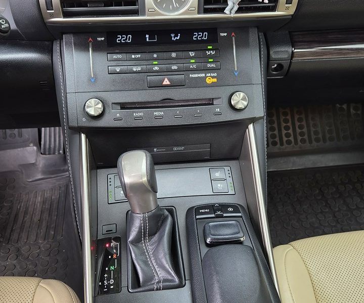 Lexus IS 2.5 Hybrid Hand Free PDC Jasna Skóra Kamera Ast. park Navi Serwis III (2013-)